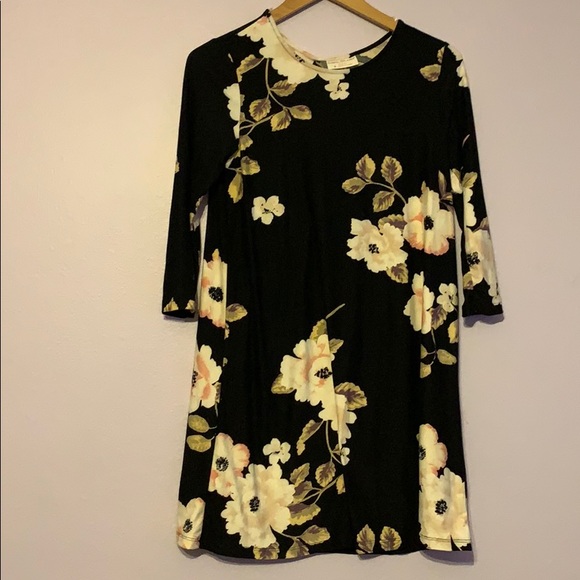 Dress - Picture 2 of 4